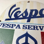 Vintage Vespa Servizio Sign – Italian Gas Station Porcelain Advertising Sign - Image 3